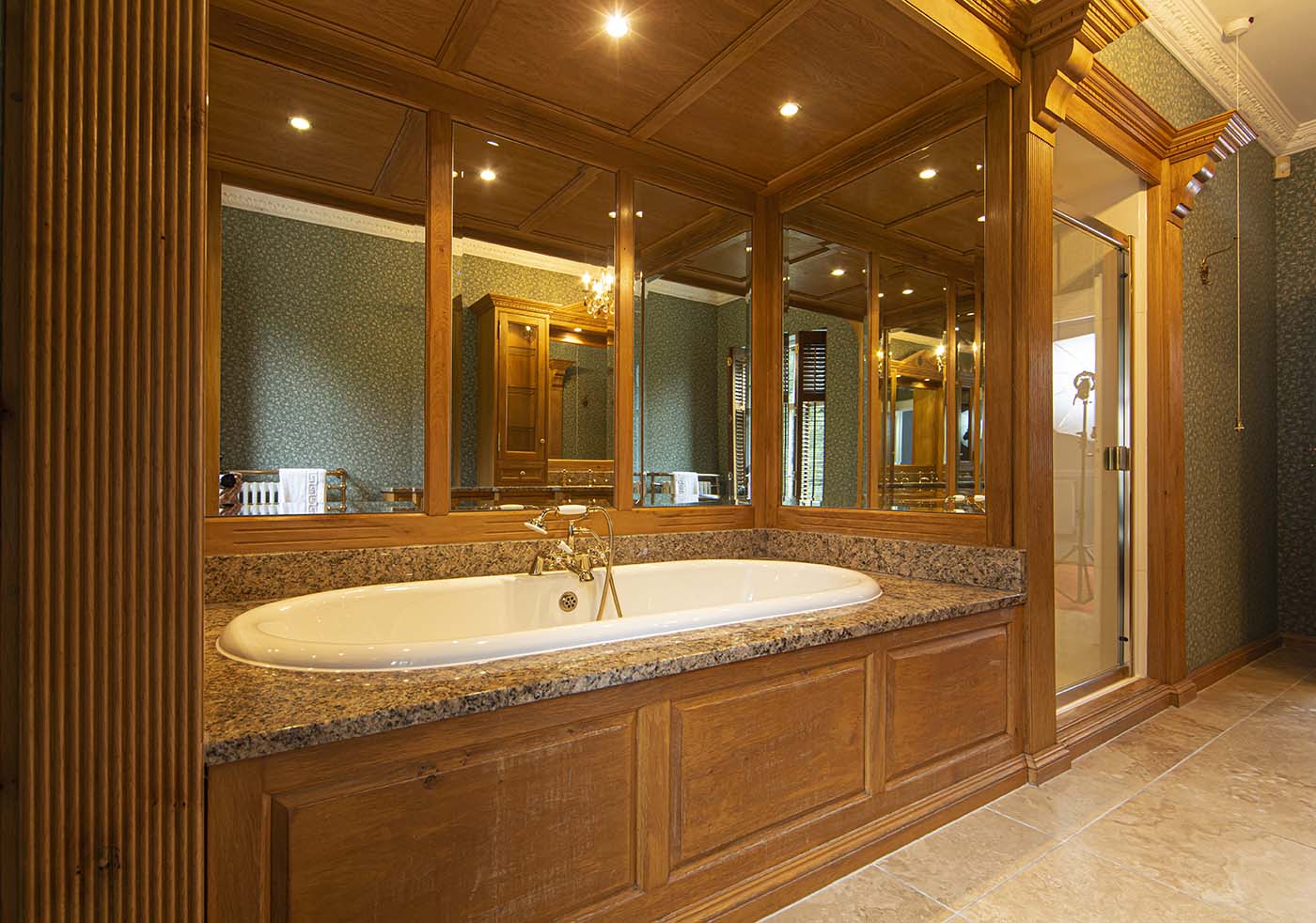 Plas_Cilybebyll_Gold_Bathroom