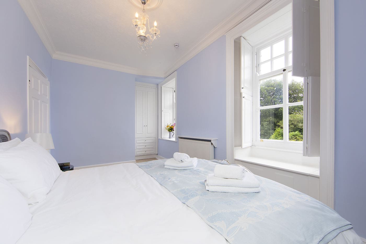 Plas_Cilybebyll_Manor_Bedroom_Louisa