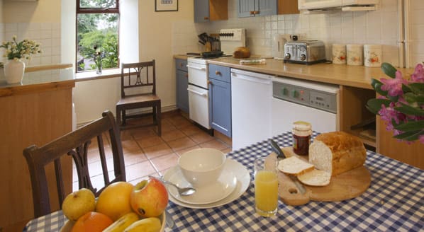 farm-cottage-kitchen