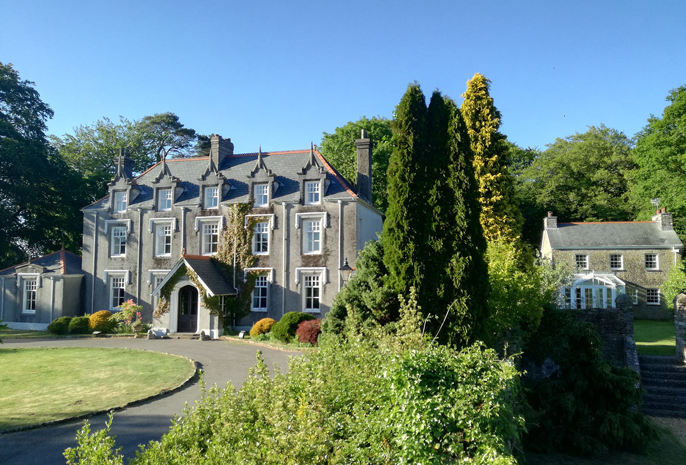 Yr Hen Ysgol is situated in the gardens of Plas Cilybebyll manor